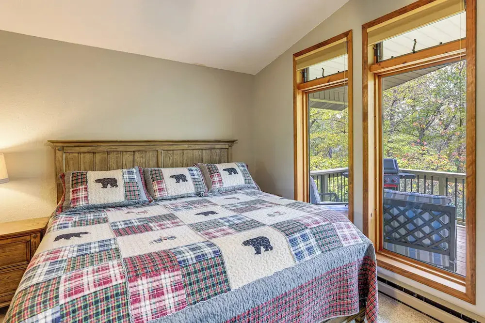Woodland Gem w/ Pool Access: Linville Land Harbor