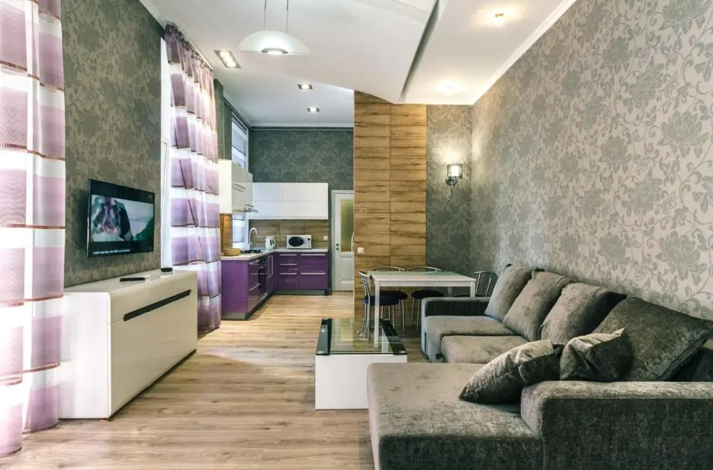 One bedroom. 6 Zankovetskoi St. Near a Khreschatyk