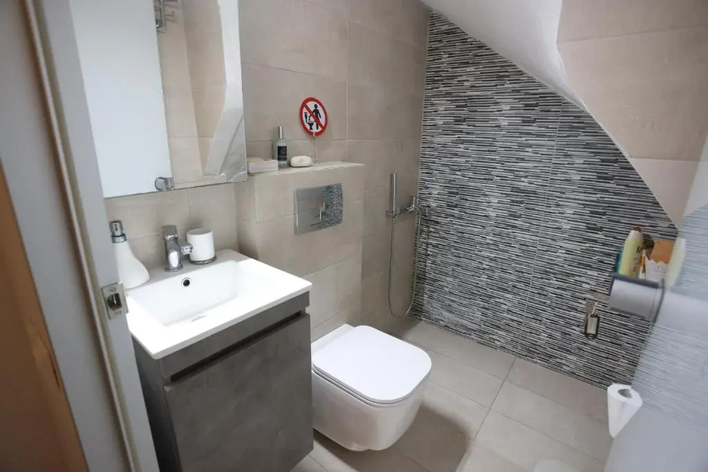 Villa Delta - 5 Bdrms, 2 min walk to Mamalouka, Blue Carpet