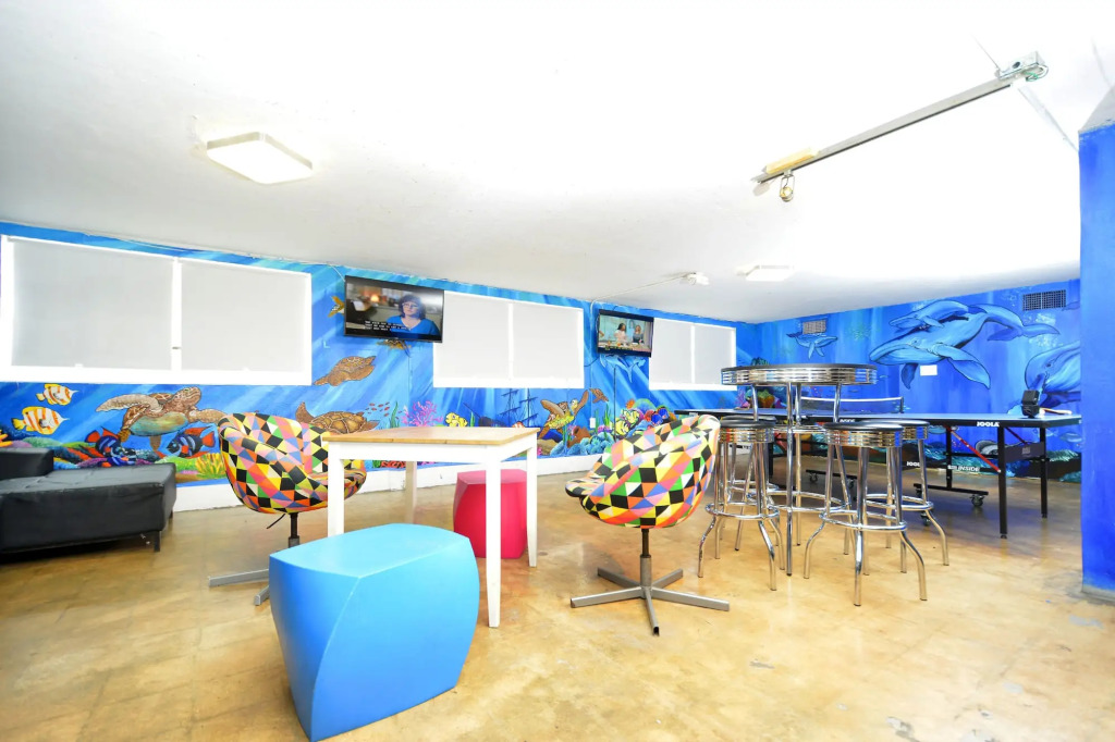 South Beach Rooms and Hostel