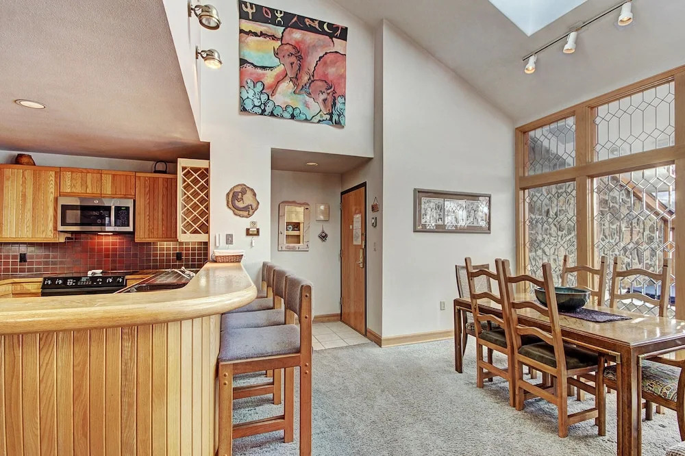 2725 Chateaux DMont by RedAwning