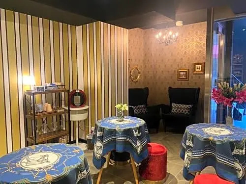 Culti Earl Hotel