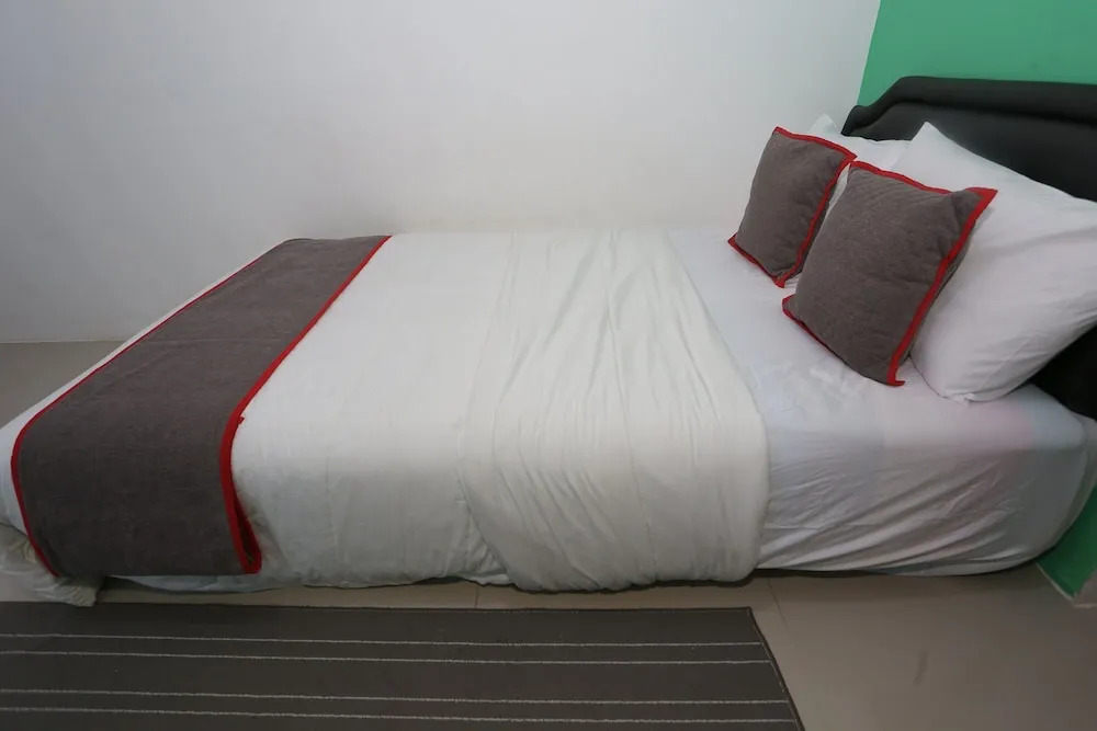 Collection O 93750 Luxury Rooms @ Urbantown Serpong