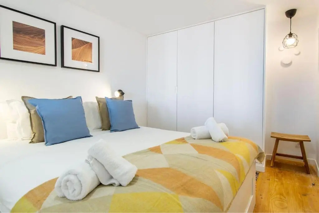 Lovelystay - Turquoise River View I