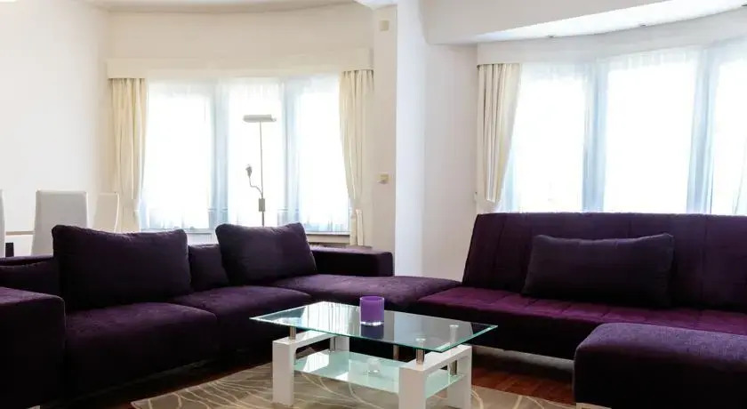 Square Charles Halldis Apartment