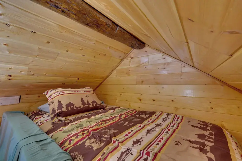 Ultimate Alaskan Retreat: Lakefront Soldotna Cabin