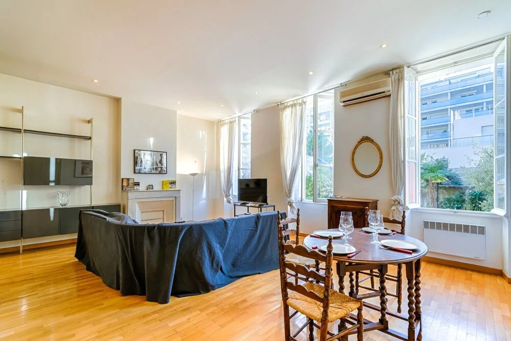 Large Air-conditioned One-room Apartment - Terrace