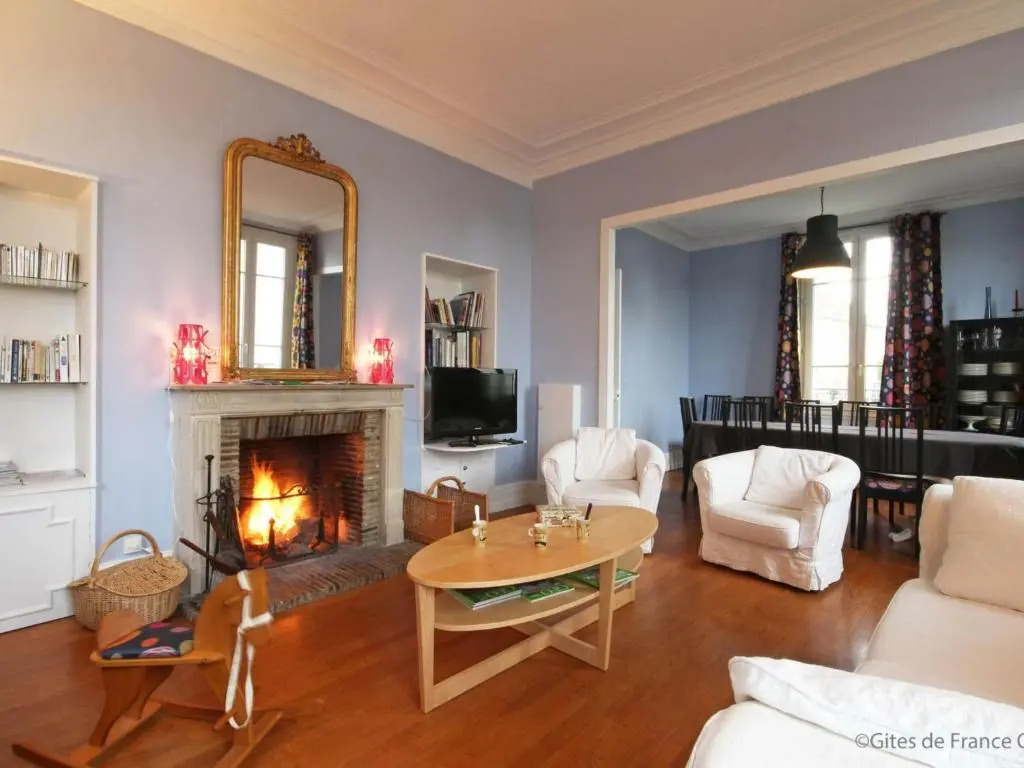 Maison de maître 19ème siècle avec grand parc et 5 chambres, tout inclus, à LAigle - FR-1-497-57