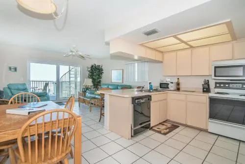 Joyce's Beachfront Suite 3