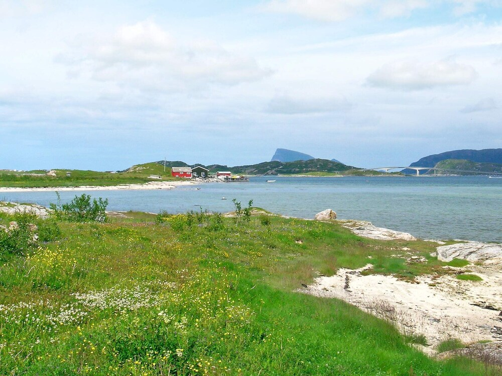 5 person holiday home in Straumsbukta