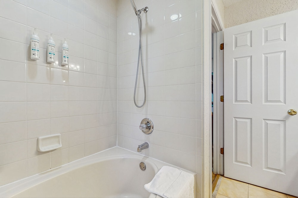 Spacious Dog-friendly 3bed/3 Bath Townhome With Screened in Lanai Near Disney