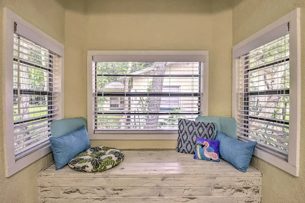 Family Home: Walk to Downtown & Stetson Univ!