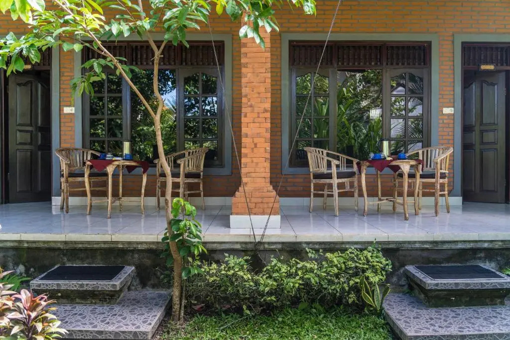 Adi Santia Bungalows