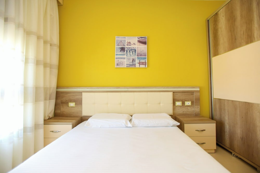 Holiday One Bedroom Sea View Apartment Vlore