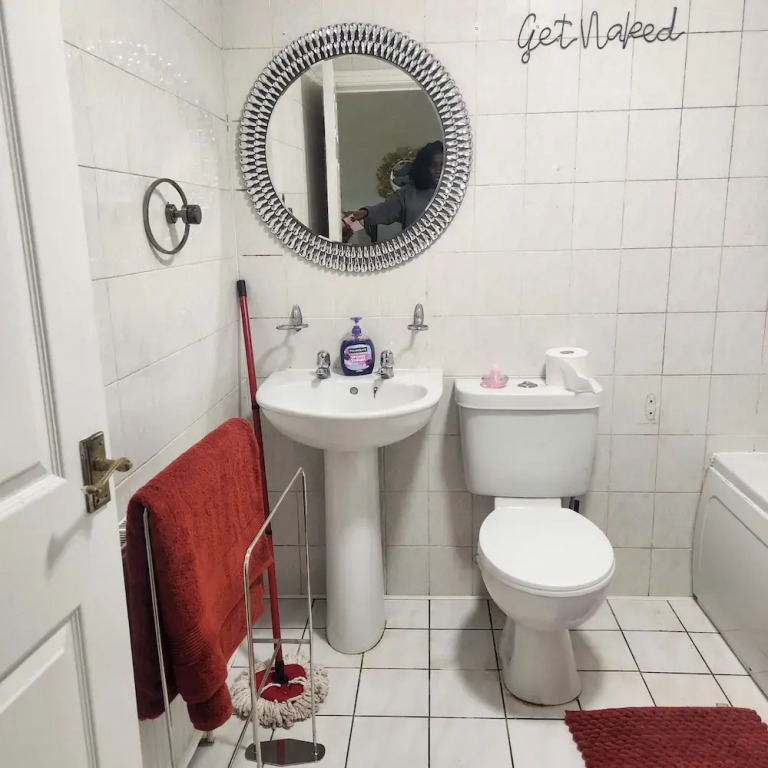 Tettenhall Road Retreat - Modern Apartment