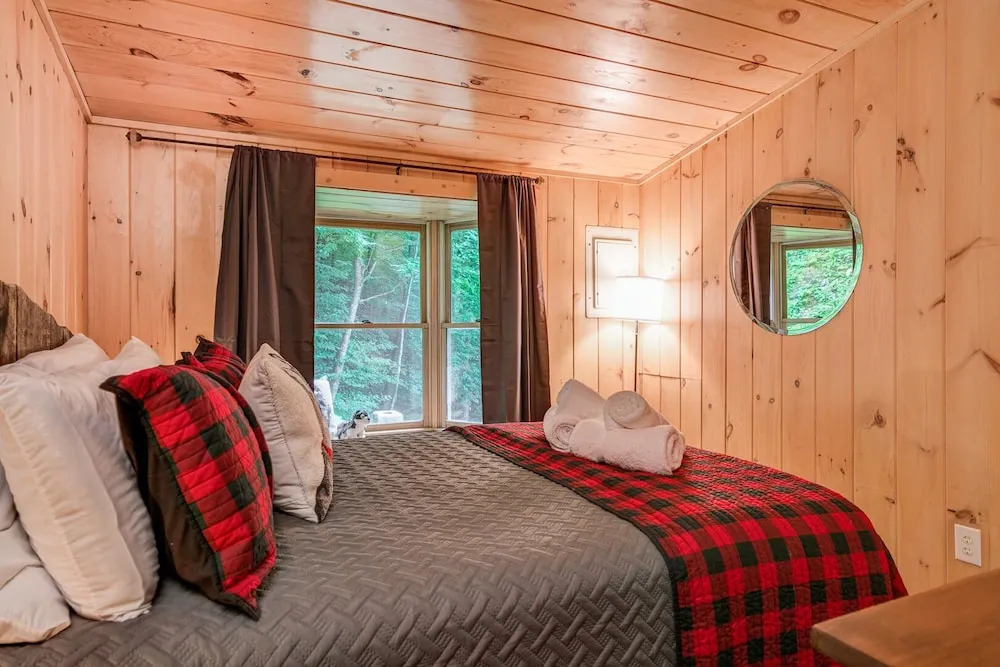 Treehouse Falls - 2 Br Home