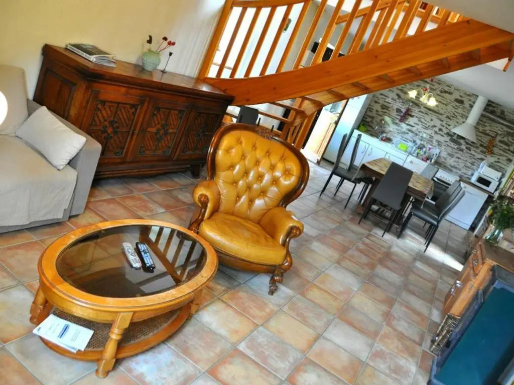Spacieux Gîte Familial aux Sycomores - FR-1-496-73