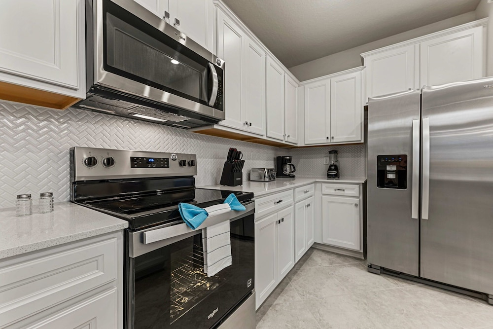Stunning 5Bd w Pool & Game Room Near Disney 16165