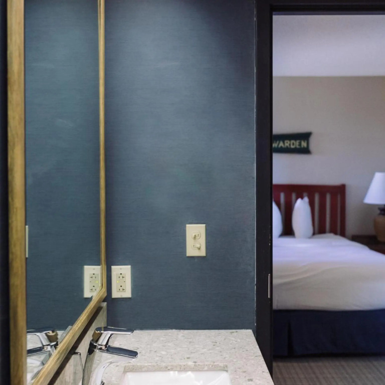 Wildwood Lodge & Suites