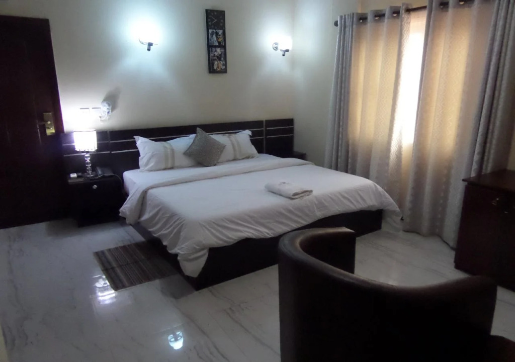 Отель Providence Suites