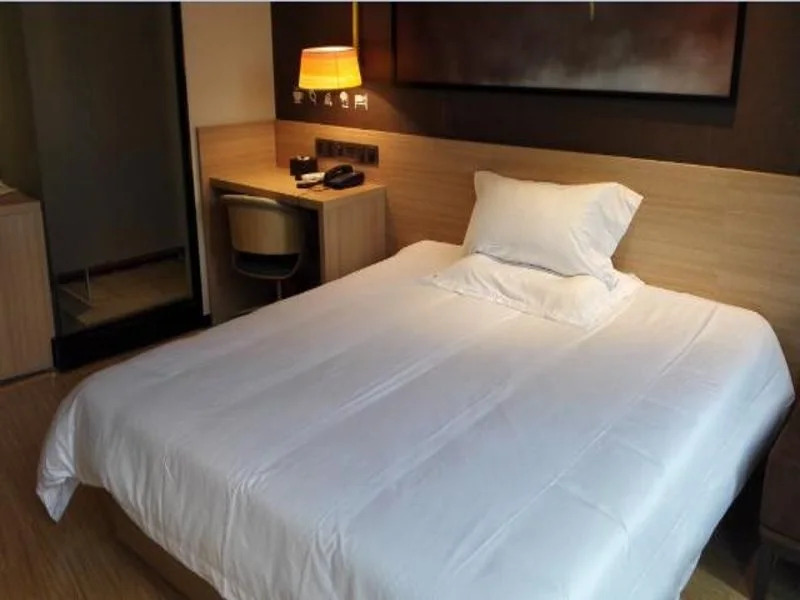 IU Hotel Chongqing Hechuan Ruishan Road Taermen Square