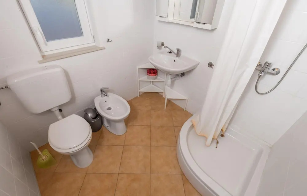 Beautiful Apartment in Balenska Draga With 2 Bedrooms