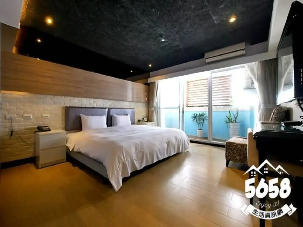 R8 Eco Hotel