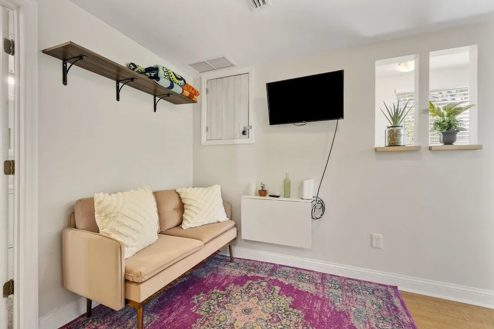 Charming Home in Heart of Downtown Pet Friendly!