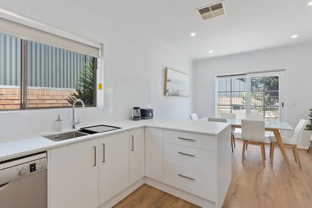 Quiet 2-bed Retreat With Private Courtyard