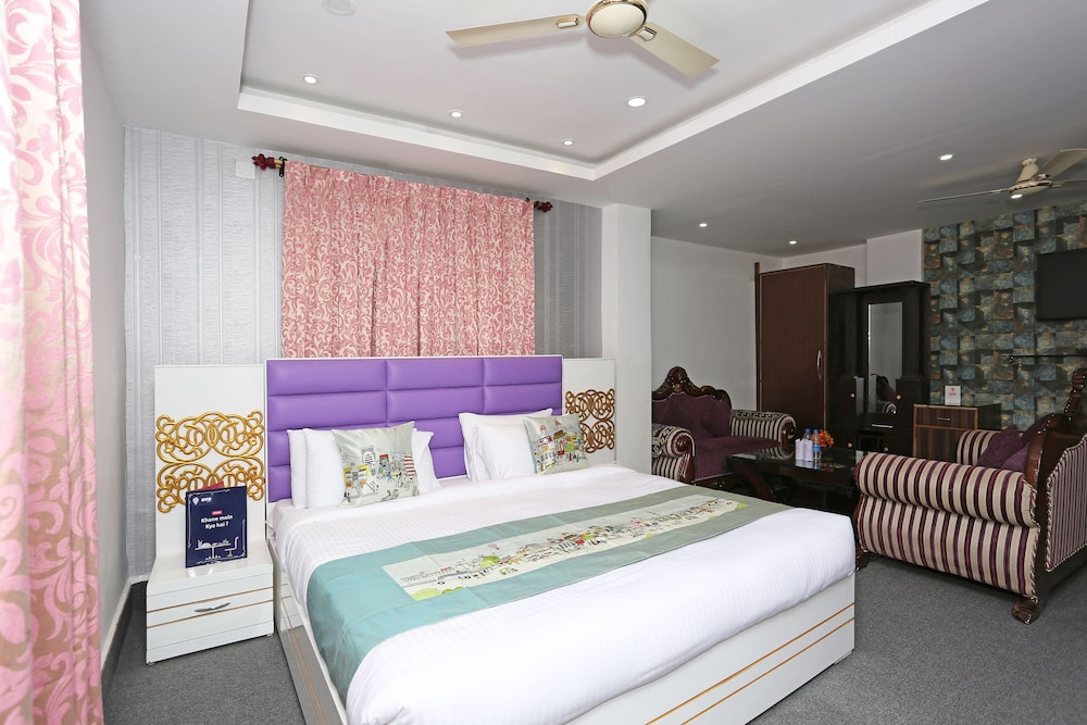 OYO 9855 Hotel Royal Suites