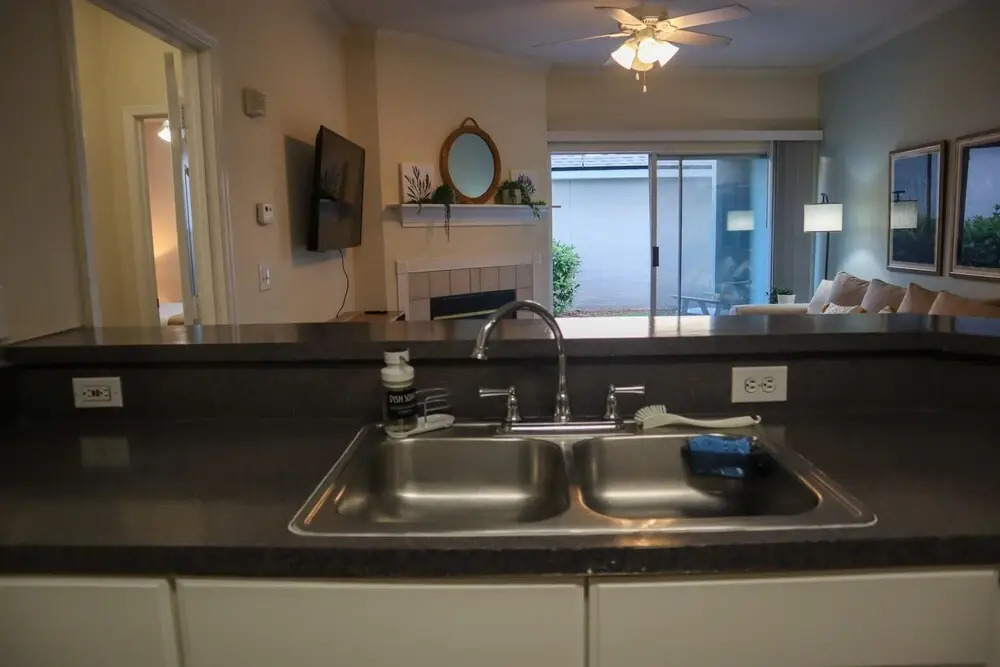 Great location and upgraded apartment!