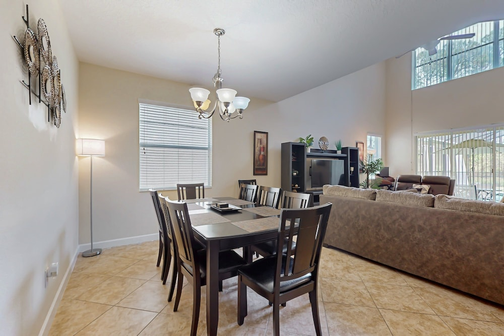 Dog-friendly Home With Private Pool, High-speed Wifi, Central AC, & Washer/dryer