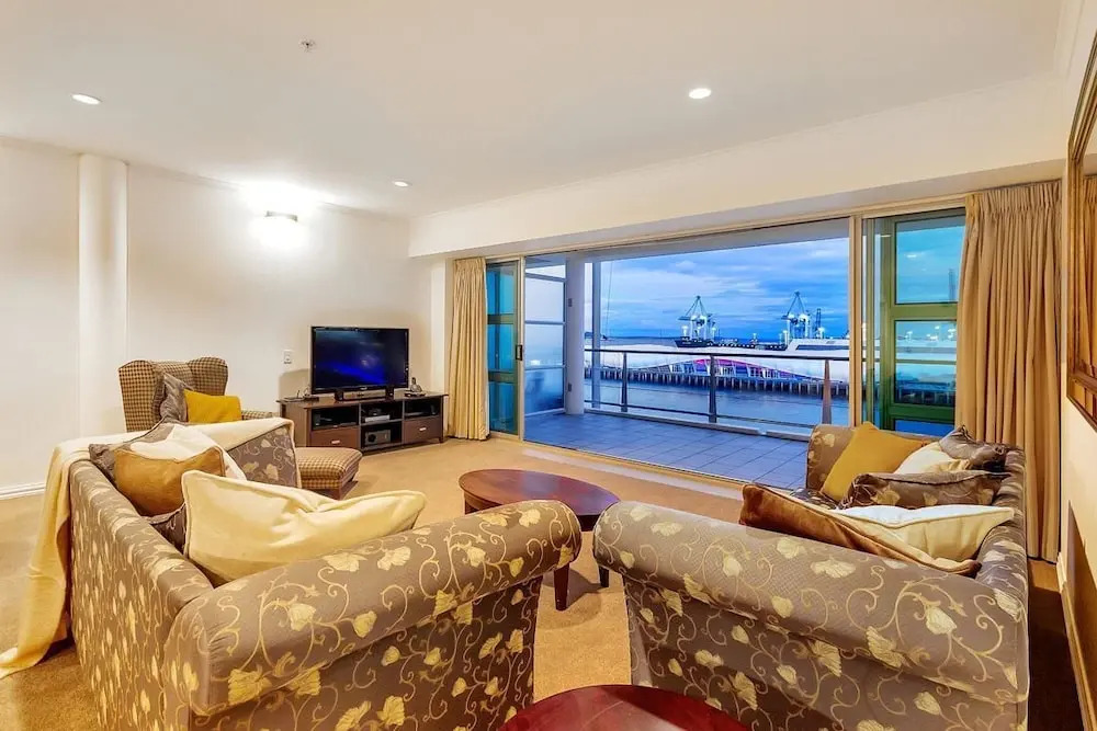 QV Absolute Waterfront Apartment - 379