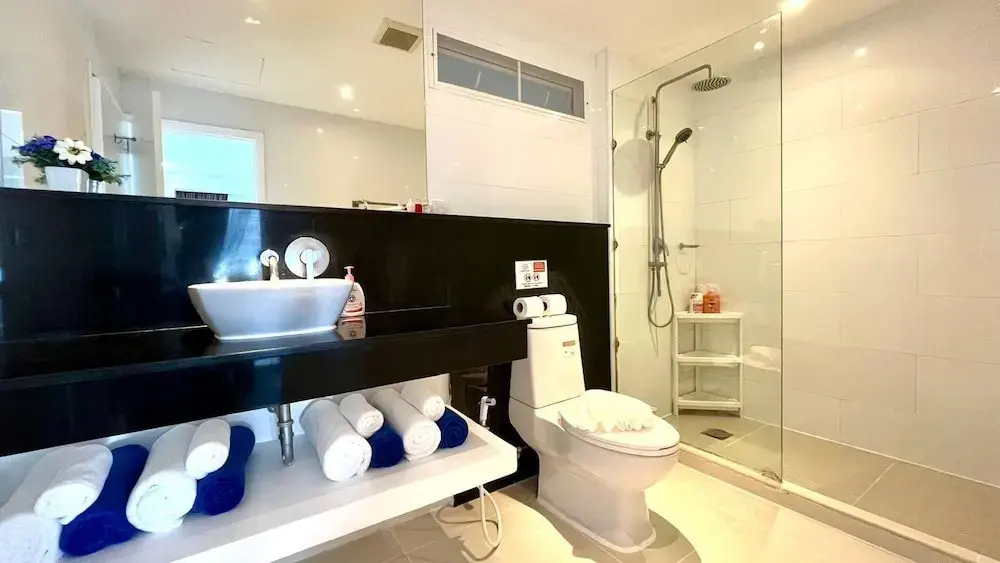 B12a - 2 Bdr Condo With Pool Access, Karon Beach