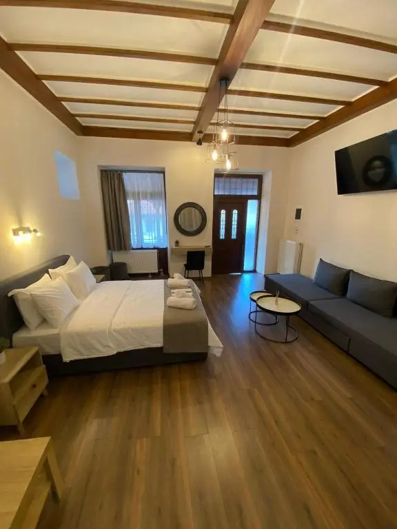 11 Luxury Apartments