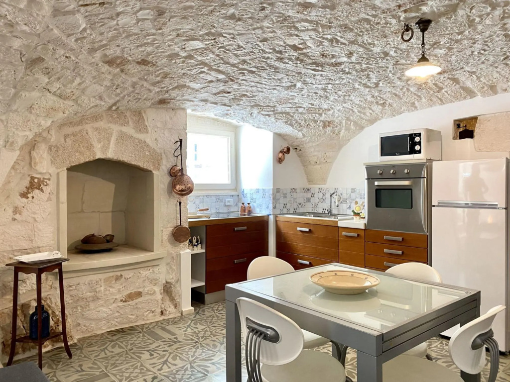 historic residence, surrounded by greenery, suitable for couples, relaxation guaranteed-Dimora Dalia