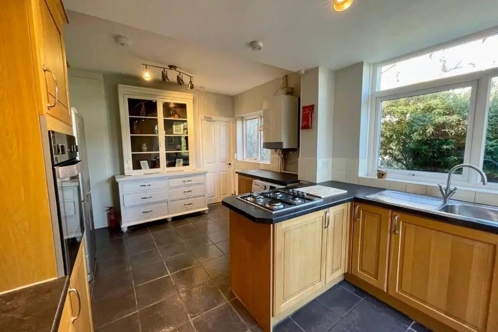 Large House near Victoria Park For Groups, 10 mins bus to City Centre