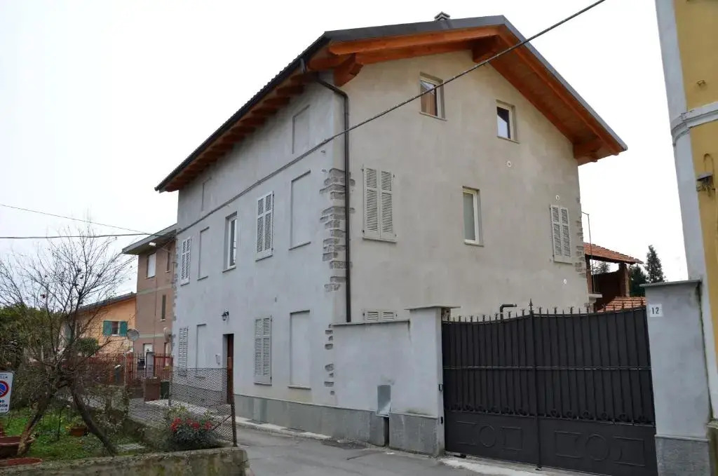 "B&B Sans égal", con CAMERE PRIVATE e APPARTAMENTI al PIANO TERRA a Biella