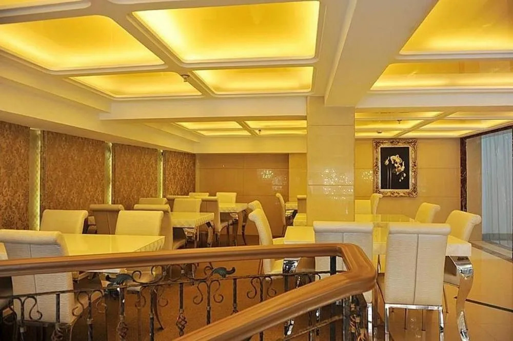 Minghao Fashion Hotel (Xianju Passenger Transport Center)
