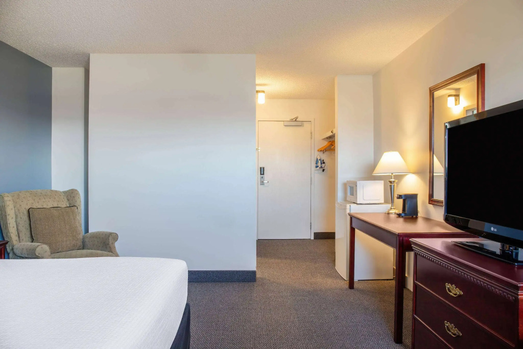 Days Inn & Conference Centre by Wyndham Camrose Norsemen