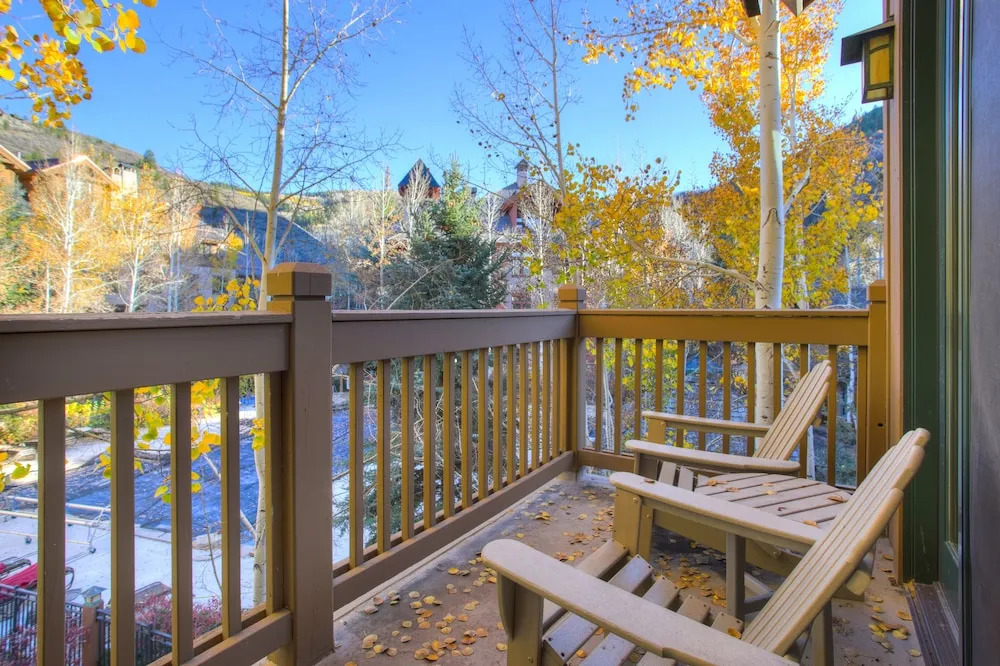 Cozy & Central Arrowhead Ge Townhome, 3br, Sleeps 6 3 Bedroom Townhouse by RedAwning