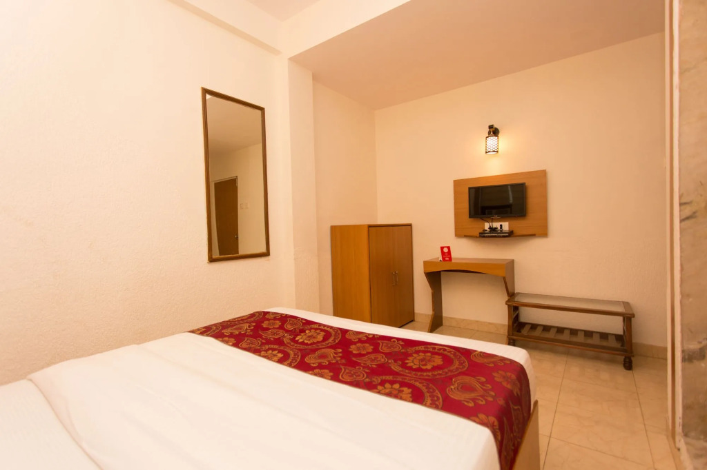 OYO 8755 Hotel Red Palms