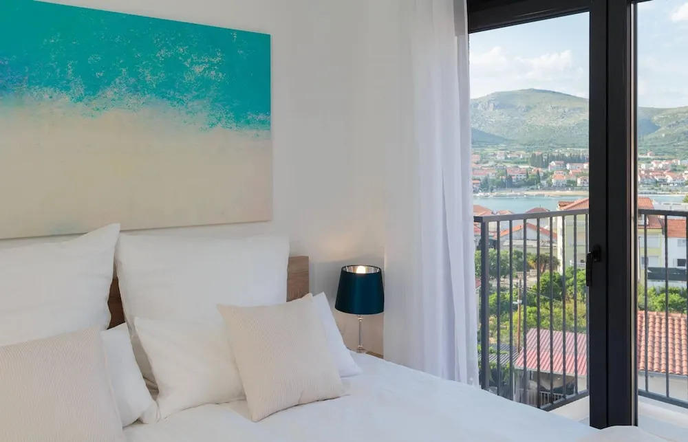 Villa Salt - 8 2 Heated Pool Trogir Near Beach