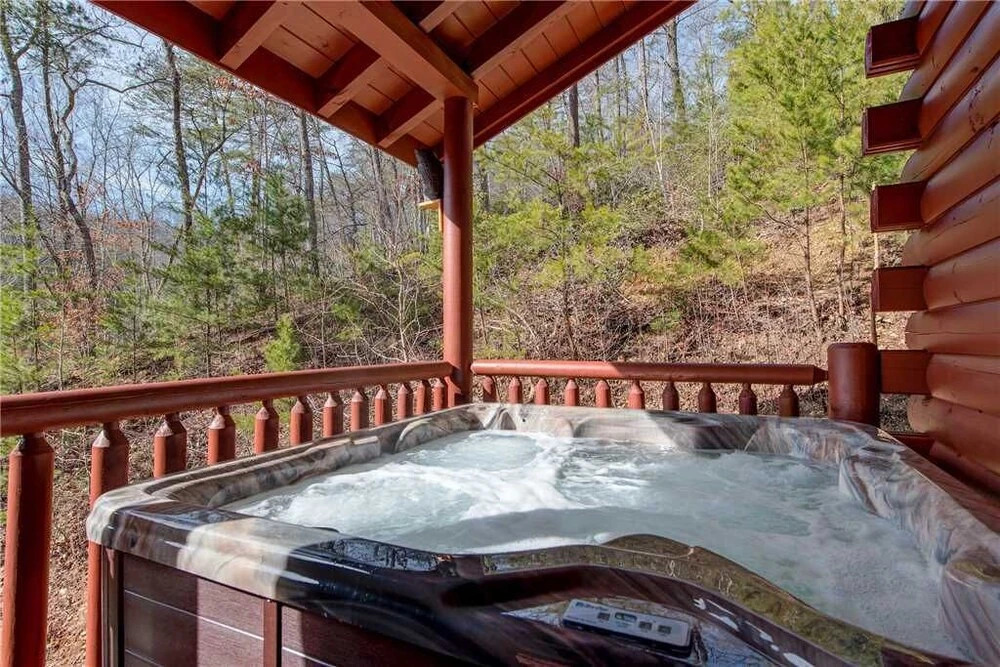 Take It Easy 3 Bedroom Home with Hot Tub