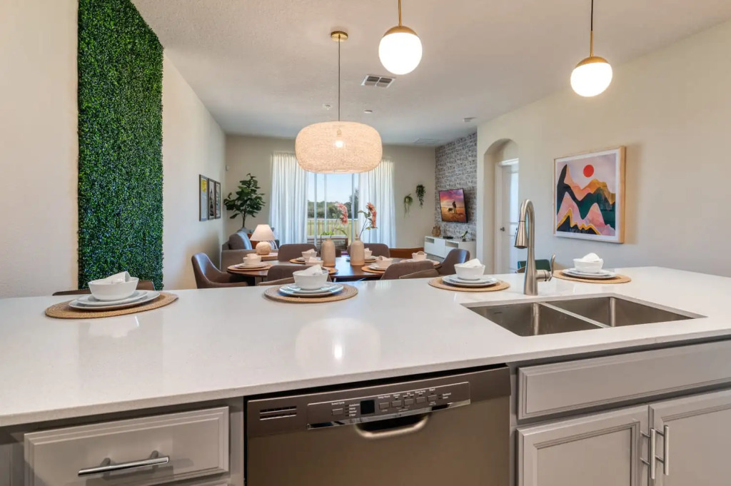 Chic and spacious Condo near Disney