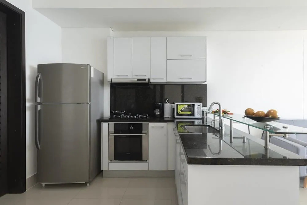 Stunning Highrise Seafront Apartment