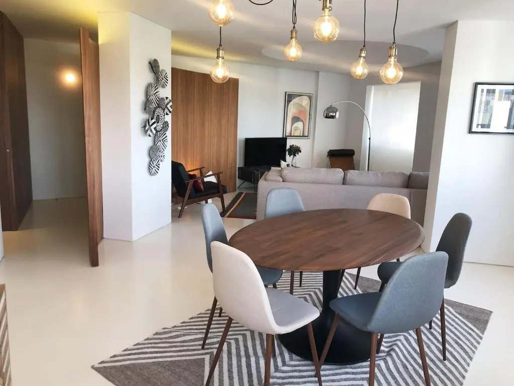 Architectural poetry in an unique 3bdrs view flat