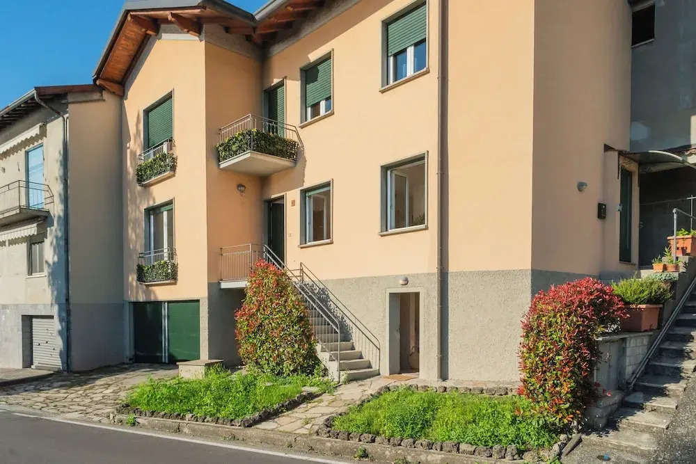 The Writers Nest Waterfront Villa by Rent All Como