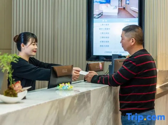 Golden Leaf Hotel
