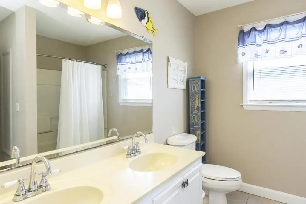 1 4 Us by Oak Island Accommodations